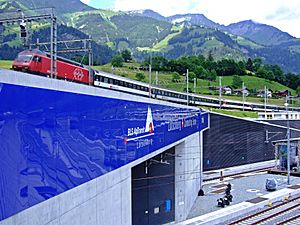 Archivo:Lötschberg Tunnel
