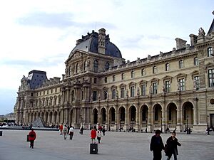 Archivo:Louvre Rightwing from Plaza