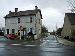 Mairie et D 274 (Charmes, Allier) 2016-02-24.JPG