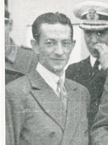 Mandos militares españoles en una estación de tren mue-209893 (cropped).jpg