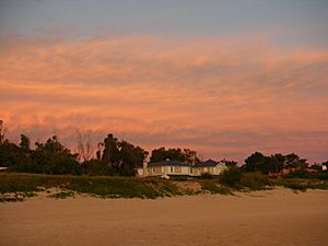 Archivo:Mansion de portezuelo en la costa