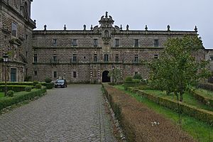 Archivo:Monasterio de Santa María la Real de Oseira. Fachada