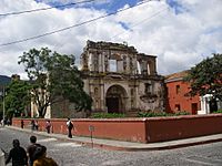 Archivo:Monument Antigua Guatemala