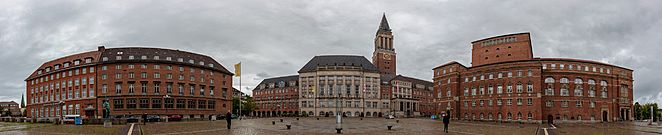 Plaza del ayuntamiento, Kiel, Alemania, 2019-09-10, DD 30-38 PAN