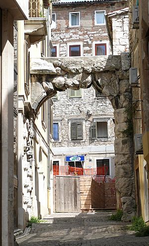 Archivo:Porta Romana Rijeka
