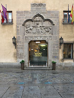 Archivo:Portada del Palacio de Valderrábanos, Ávila