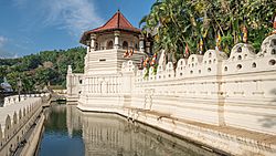 Archivo:SL Kandy asv2020-01 img34 Sacred Tooth Temple