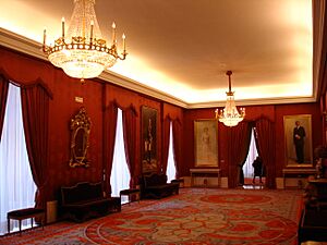 Archivo:Salón con los retratos de los Reyes. Teatro Real. Madrid