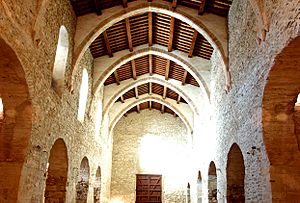 Archivo:Sant Miquel de Cuixà - Interior església