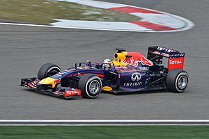 Archivo:Sebastian Vettel 2014 China Race