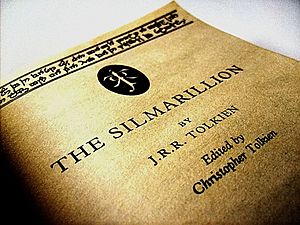 Archivo:Silmarillion, Just under the Cover