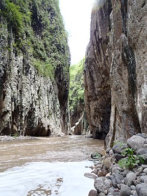 Archivo:Somoto canyon in Somoto