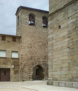 Archivo:Torrecampanas, San Felices de los Gallegos