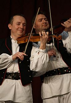 Archivo:Traditional Croatian Musicians