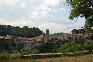 Vista de Rupit desde la ermita de Santa Magdalena.jpg