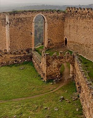 Archivo:Vista del castillo de Montalbán