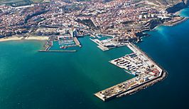 (Puerto de Melilla) Aterrizando en Melilla (16668390111) (cropped).jpg