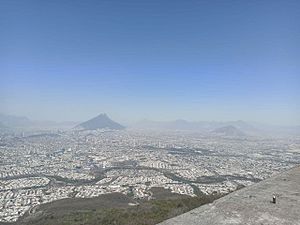 Archivo:Área Metropolitana de Monterrey visto desde el Cerro de la Silla