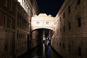 Archivo:0 Venise, le pont des Soupirs franchissant le Rio de Palazzo o de Canonica