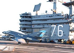 Archivo:Argentine Navy Dassault Super Etendard jet on USS Ronald Reagan