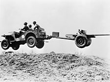 Archivo:Bantam jeep flying 37mm sm