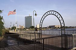 Archivo:Boardwalk at Lake Charles, Louisiana