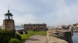 Archivo:Castillo de San Antón, La Coruña, España, 2015-09-25, DD 70