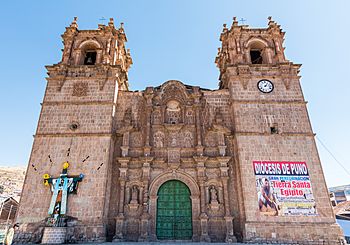 Archivo:Catedral, Puno, Perú, 2015-08-01, DD 49