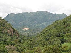 Cerro Eramon, cerca del rio Guancora,San Isidro Labrador. - panoramio.jpg