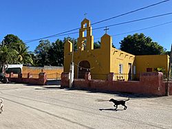 Church in Dzonot Carretero, Yucatan.jpg