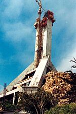Archivo:Coquimbo, Cruz del Milenio en construcción, Chile. - panoramio