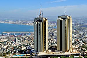 Archivo:Dan Panorama hotel and shopping centre - Haifa