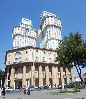 Archivo:Dushanbe-Plaza