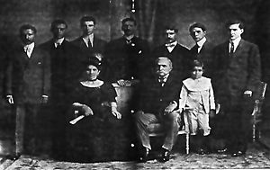 Archivo:El Presidente José de Obaldía y su familia