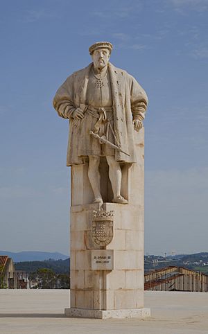 Archivo:Estatua de Juan III de Portugal, Universidad de Coímbra, Portugal, 2012-05-10, DD 36
