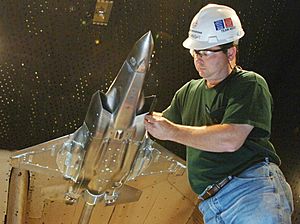 Archivo:F-35 Wind Tunnel Model