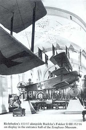 Archivo:Fokker Dr.I at Drzeughaus (museum)