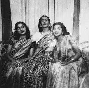 Archivo:Frida Kahlo in Sari