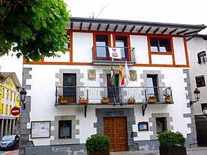 Archivo:Irura - Ayuntamiento 1