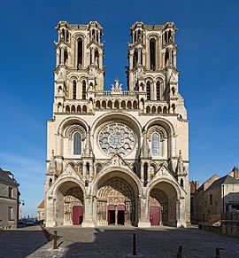 Laon Cathedral West Front, Picardy, France - Diliff.jpg