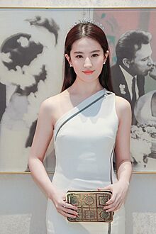 Liu Yifei attended the brand event.jpg