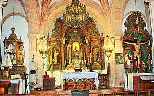 Archivo:Lugás-Altar mayor y colaterales