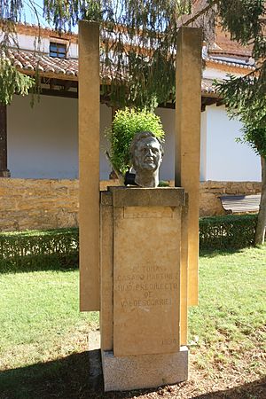 Archivo:Monumento a Tomás Casado Martínez, Valdescorriel