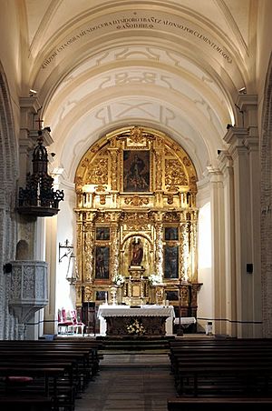 Archivo:Nave y altar de San Andrés de Cuéllar