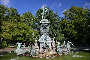 Archivo:Neptunbrunnen Nürnberg 2006