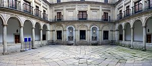 Archivo:Patio de Mascarones, Monasterio del Escorial, Madrid, España, 2015