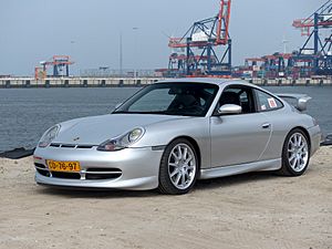 Archivo:Porsche GT3 at Europort (9293400639)