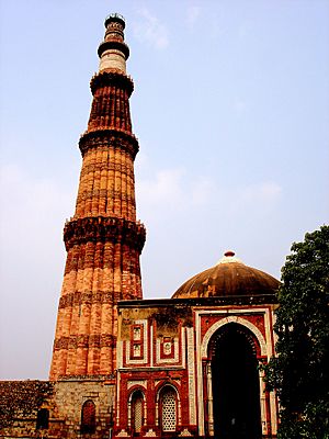 Archivo:Qutub Minar (1)