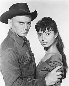 Archivo:Rosenda Monteros and Yul Brynner in The Magnificent Seven (1960)