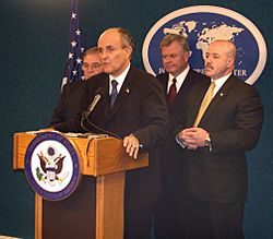 Archivo:Rudy Giuliani at a NYFPC briefing